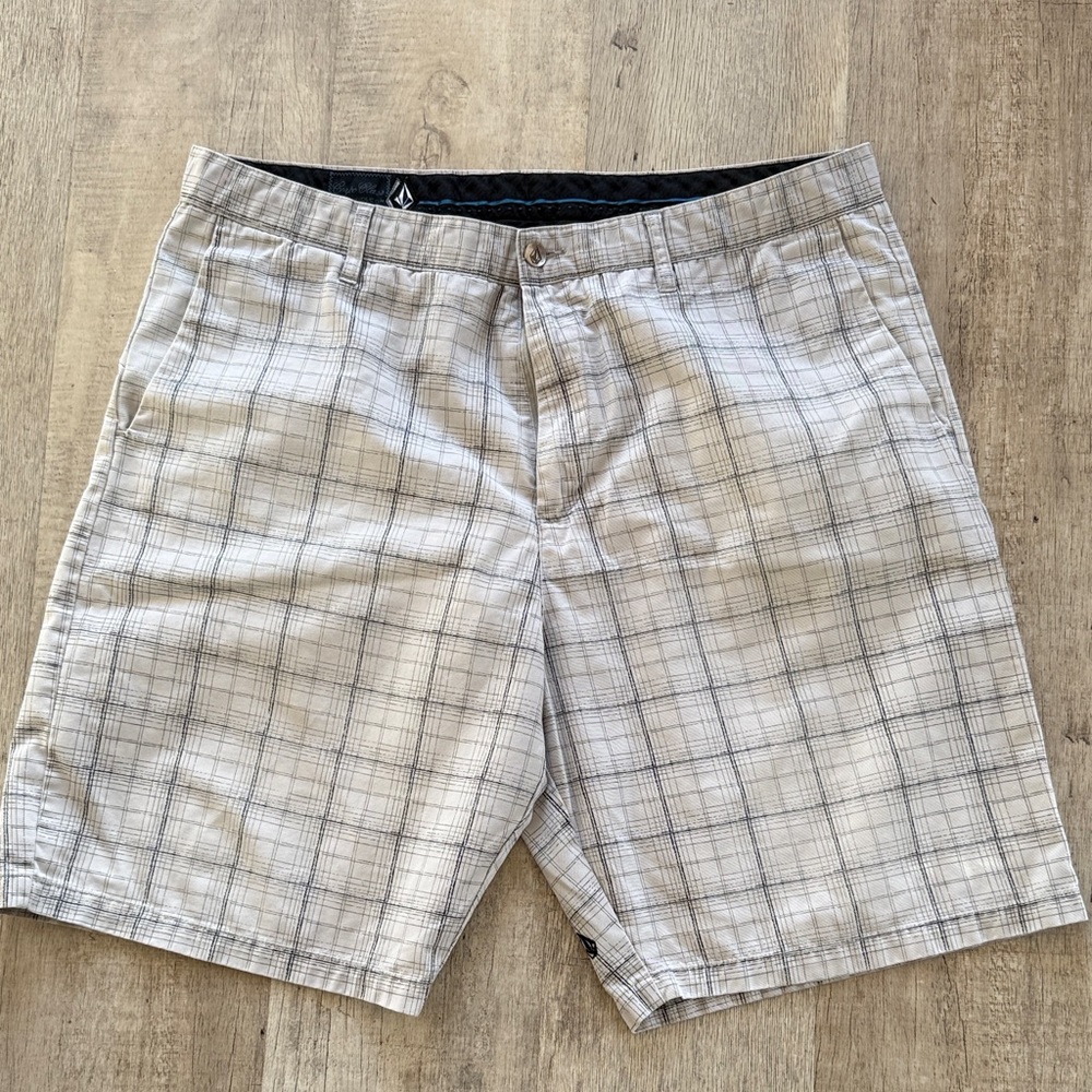 Volcom Men's Light Gray Checkered Shorts